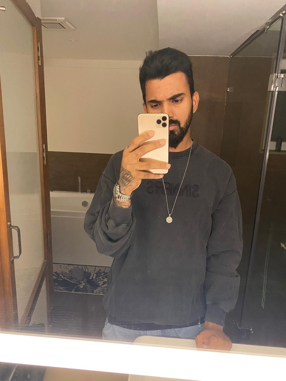 Kl rahul neck chain discount