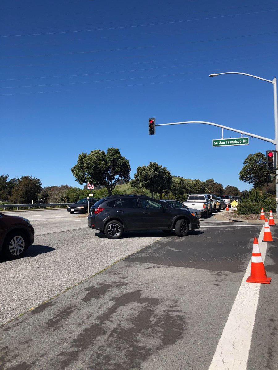 SSFCERT_PIO's tweet photo. #Neighbors lining up for Food Relief Drive Through.
#BeSafe #BeAware
Please follow directions by personnel and signs.
#SSFStrong #resilient #support @SSFPolice @SSFParksandRec @SSFPublicWorks @SSFCERT https://t.co/XXMMxt5dn8