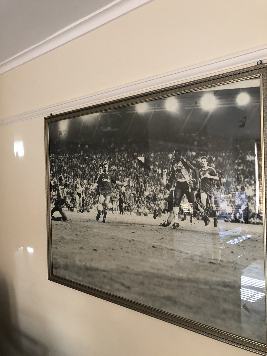 dmarc88's tweet photo. @MichaelThomas_4 @9smudge #itsupforgrabs LEGEND everyday...Nearly missed the goal was at entrance to walk out & then 💪 Ended up down the front ....What a night... https://t.co/mkKLEvBYGj