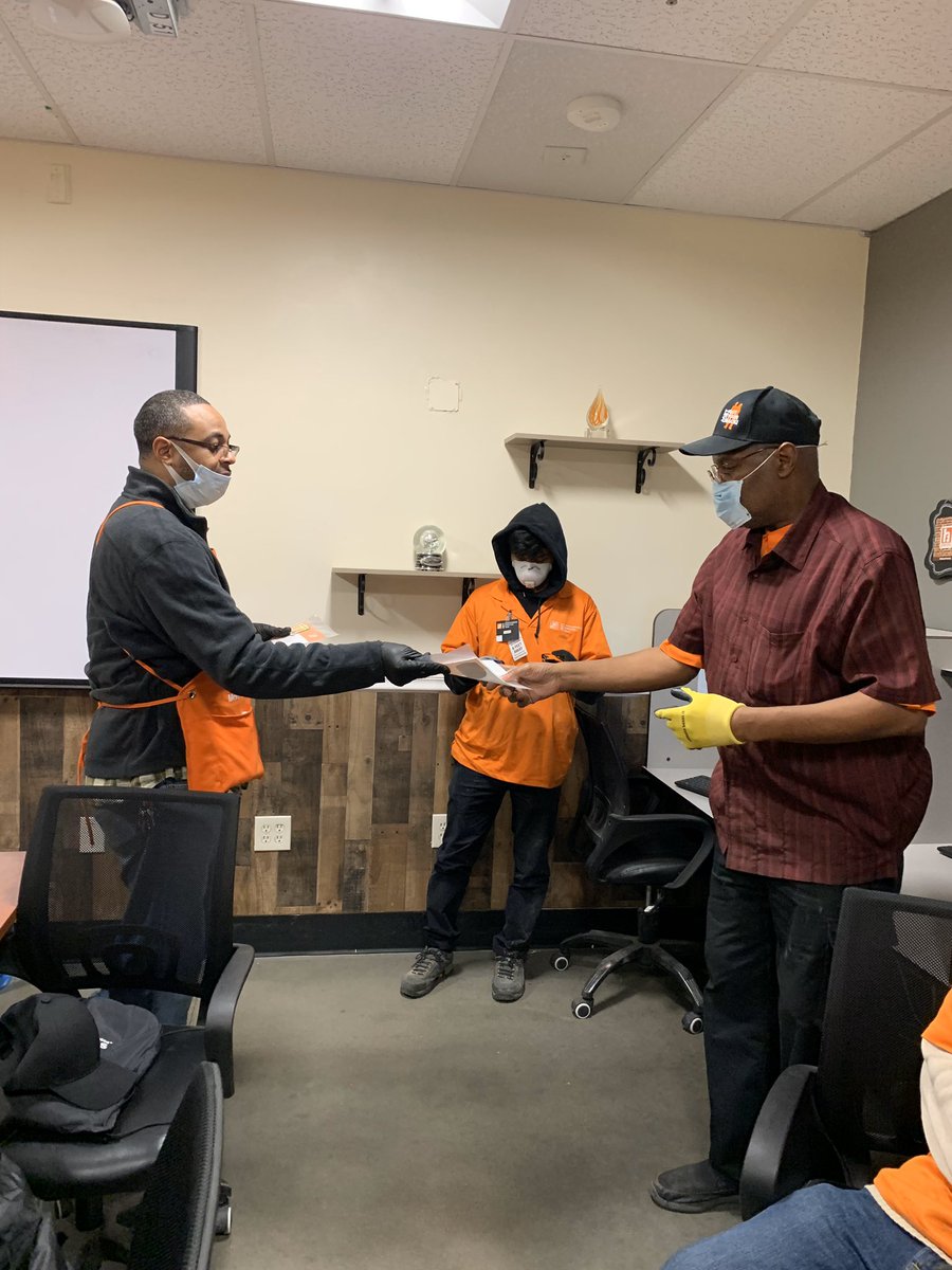 keble2004's tweet photo. Thank you MET Team for all your support throughout the store. We truly appreciate you for being team players! Keep up the great job! @Miss_T_Holland @FelixRamirezD82 @monticup @williams2_e @DonnaCurran4 https://t.co/k1bLselOGW