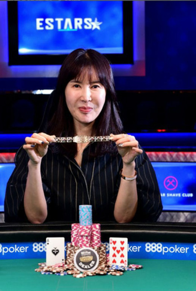 [KHSA와 함께 하는 홀덤이야기] ‘대한민국 최초 WSOP 레이디스 이벤트 우승자’ 김지영 프로
donga.com/news/article/a…