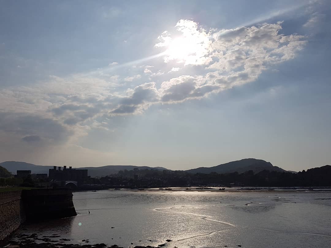 ConwyHistory's tweet photo. Oh look! It's Conwy Castle and Conwy River again!
#StillStunning #Conwy #Castle #River #NorthWales https://t.co/xWhcXT5gHe