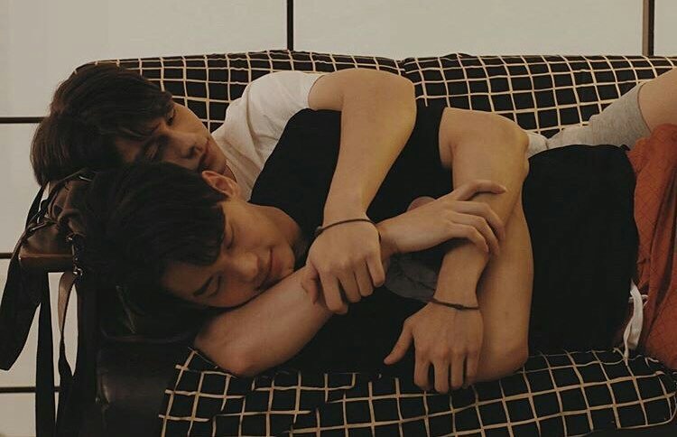 Phoom06's tweet photo. มึงไม่ต้อง��ลัวตก เพราะกูจะกอดมึงไว้!!
ลาไปด้วยภาพนี้ Good night🐺🐰
#ตายอย่างสงบศพสีชมพู 
#ต้องรักษาชีวิตไว้อีก7วัน 
#สารวัตรไทน์ 
#ไบร์ทวิน 
#คั่นกูEP10 
#เพราะเราคู่กัน https://t.co/MOarHktW8b