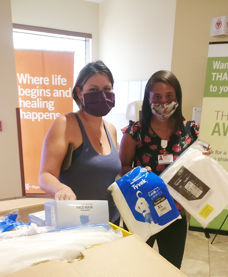 PPE_Express's tweet photo. Saving lives, one donation at a time!

Its what happens every time one of our volunteers drops of supplies with medical workers.

You can save lives too; wear a mask!

#GetUsPPE @CityofOxnard https://t.co/zZo241fK6k