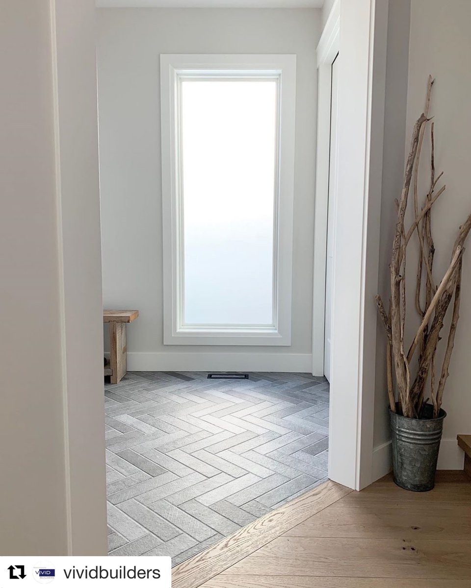 Herringbone Tile Entryway atelieryuwa.ciao.jp