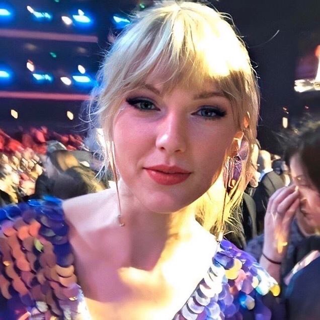 When you accidentally open the front camera, but you're Taylor Swift: a thread