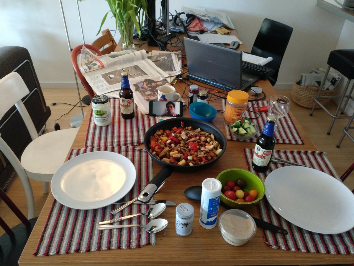 Wij kijken <a href="/ArnoWellens/">Arno Wellens</a>' column tijdens een vegan maaltijd (gekookt door <a href="/janvlug/">Jan Vlug 🌱</a>)