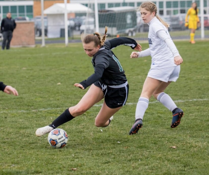 APVGsoccer's tweet photo. Senior appreciation post!@fowlerlynsey_ 4 year varsity soccer athlete.Lynsey always kept the best attitude and supported her teammates in any possible way. She constantly did tik tok dances and handshakes with team memebers to boost their mood. #districtchamp #positivity https://t.co/k3mQpq3jsq