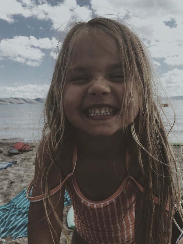 ㅤ
ㅤ
ㅤㅤ      ❛ pero, nena, tu  𝗿𝗶𝘀𝗮 es                   
       la 𝗺𝗮𝗴𝗶𝗮 de los  𝗿𝗼𝗰𝗮𝗻𝗿𝗿𝗼𝗹𝗲𝘀.              
   ㅤ ㅤㅤ             ㅤ