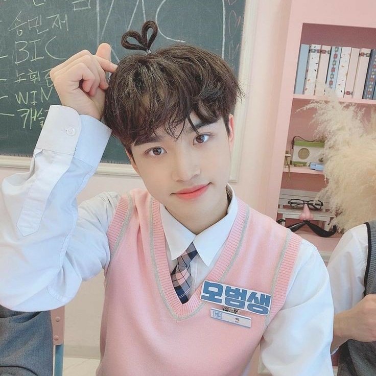 artyhoon's tweet photo. feliz aniversário meu amor, eu sinto muito orgulho de ti você ainda vai brilhar muito mais eu te amo muito meu pitico e espero que o seu dia seja tão incrível quanto você!![💌] #HAPPYBICTHDAY
#Happybirthdaybic 
#Fire_태워_밤새_오늘은BICDAY https://t.co/pTbzlHZbXW