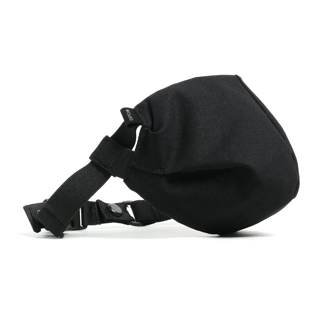 HYPEBEAST's tweet photo. #DSPTCH has launched a durable ripstop face covering. The #mask features a sturdy, all-black ripstop fabrication, an interior lined with 100% cotton muslin for breathability, and a softer feel against the skin.
Photo: DSPTCH https://t.co/2iYHAErUG4