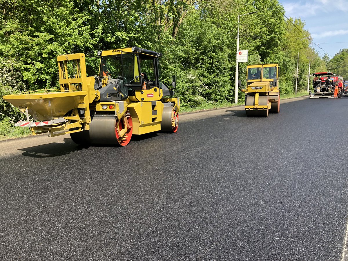 MaikelWelmers's tweet photo. De rechte #asfalt banen #netjes #warminwarm #naadloos Batavierenweg @gemeentearnhem door #specialistenindeinfra @Roelofsgroep https://t.co/6UTaF0ULSa
