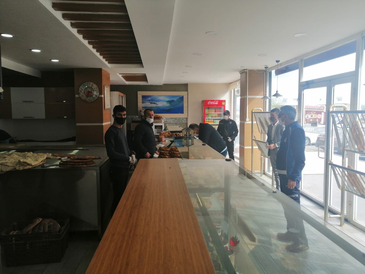 Bingöl Ticaret İl Müdürlüğü (@ticilbingol) on Twitter photo Koronavirüs salgını ile mücadele kapsamında ramazan ayı tedbirleri olarak alınan kararların uygulanması için
İl müdürlüğümüz koordinasyonunda oluşturulan denetim ekipleri kontrollerine devam ediyor.İftardan iki saat önce ekmek üretimi olmayacaktır.
<a href="/bingolvaliligi/">T.C. Bingöl Valiliği</a> <a href="/VahapTanik/">Vahap Tanık</a> Koronavirüs salgını ile mücadele kapsamında ramazan ayı tedbirleri olarak alınan kararların uygulanması için
İl müdürlüğümüz koordinasyonunda oluşturulan denetim ekipleri kontrollerine devam ediyor.İftardan iki saat önce ekmek üretimi olmayacaktır.
<a href="/bingolvaliligi/">T.C. Bingöl Valiliği</a> <a href="/VahapTanik/">Vahap Tanık</a>