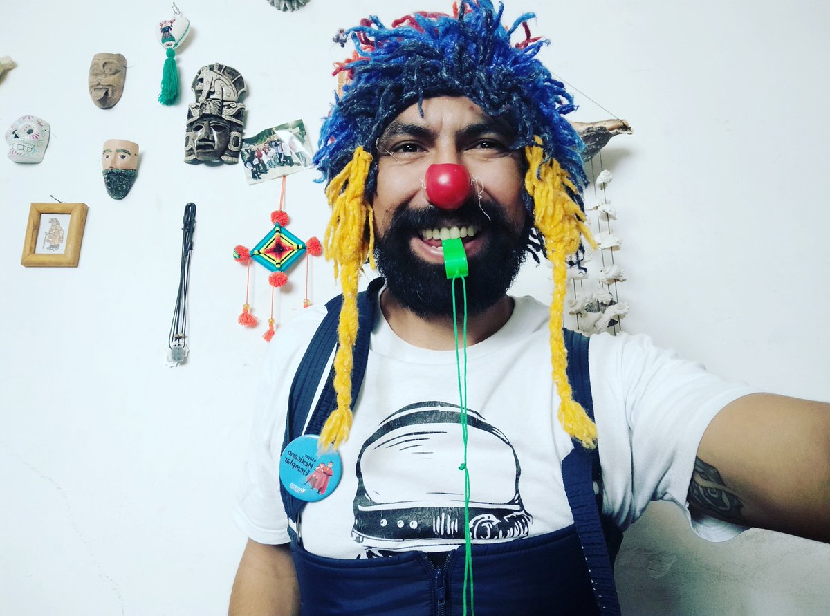 RobertoPlasenci's tweet photo. Hoy no podemos estar juntos, pero el 💓🤜🤛 nos une.
#VisitaVirtual #altruismo en tiempos de #conavid19 #conelcorazonenlanariz :🔴) https://t.co/j6X9hj56Lf