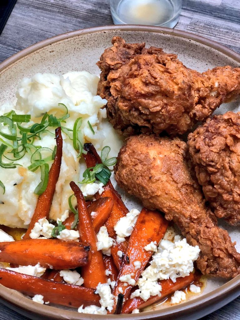 Fried chicken, buttery mash and sweet roast carrots w/ feta, no gravy cause the chicken juicy af 
