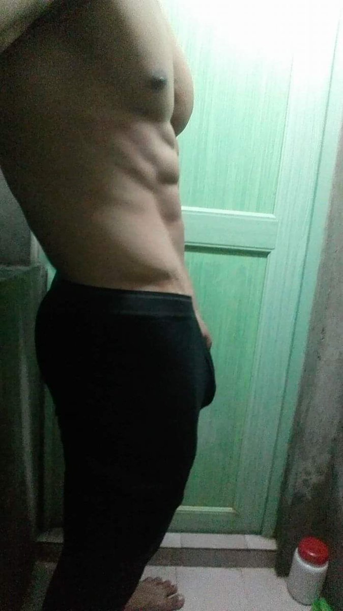DavidAlexder's tweet photo. ကြိုက်ရင် retretသွား Gym trainerရီး ထုပြတာပါတင်ပေးမယ် https://t.co/WVQy6MYsVs