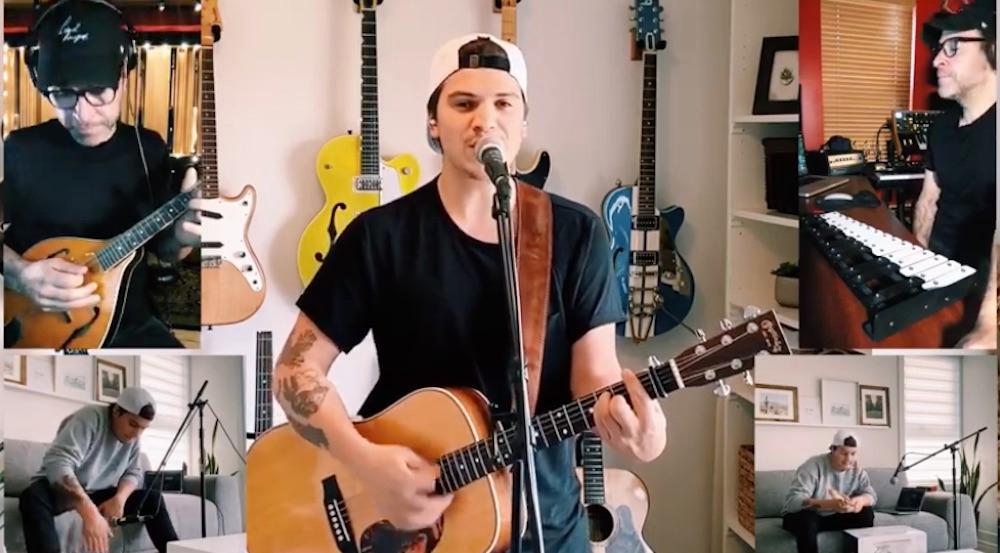 .<a href="/Ludo_Bourgeois/">Ludovick Bourgeois</a> chante Figé dans le temps avec .<a href="/fredstgelais/">Fred St-Gelais</a> !😍fw.to/K3hrzde
#enVedette