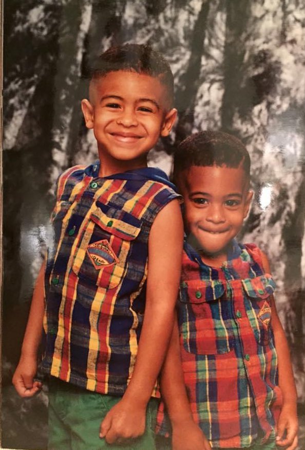 Vibrations_90's tweet photo. It’s my lil bro Birthday...Love ya bro🖤 Keep going up 📈📊 #Numbers #Yehe #Tarakids #Bloodbrothers #Neverplayingbothsides https://t.co/CvYgweobMX