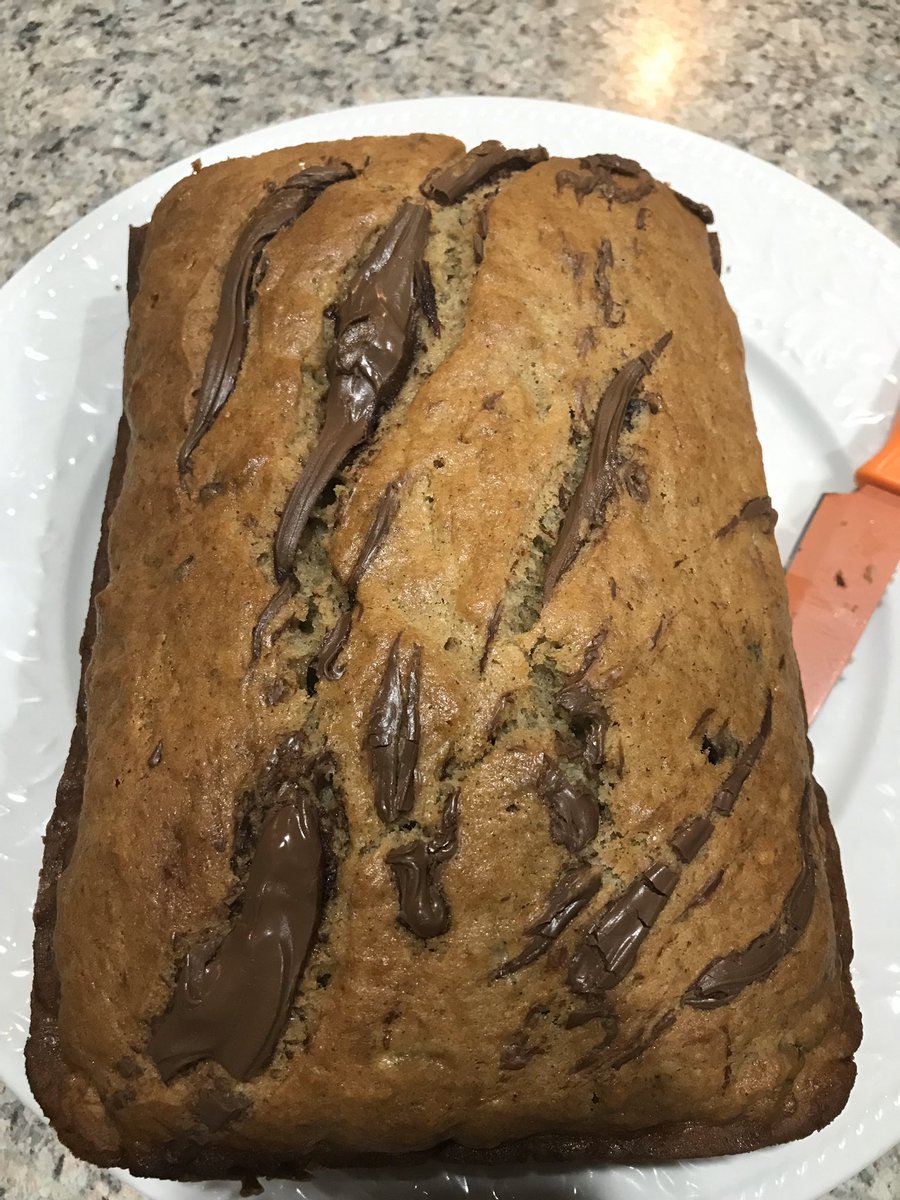 jhowley02's tweet photo. #StreaksInIsolation day 7!! Favorite quarantine food is @HowleyNicole ‘s nutella banana bread! Theres bananas in it so it’s healthy right? Your turn @lnovl02 and @heather_laffan 🤩🤩 @WHstudco https://t.co/hwi3BLz1pP