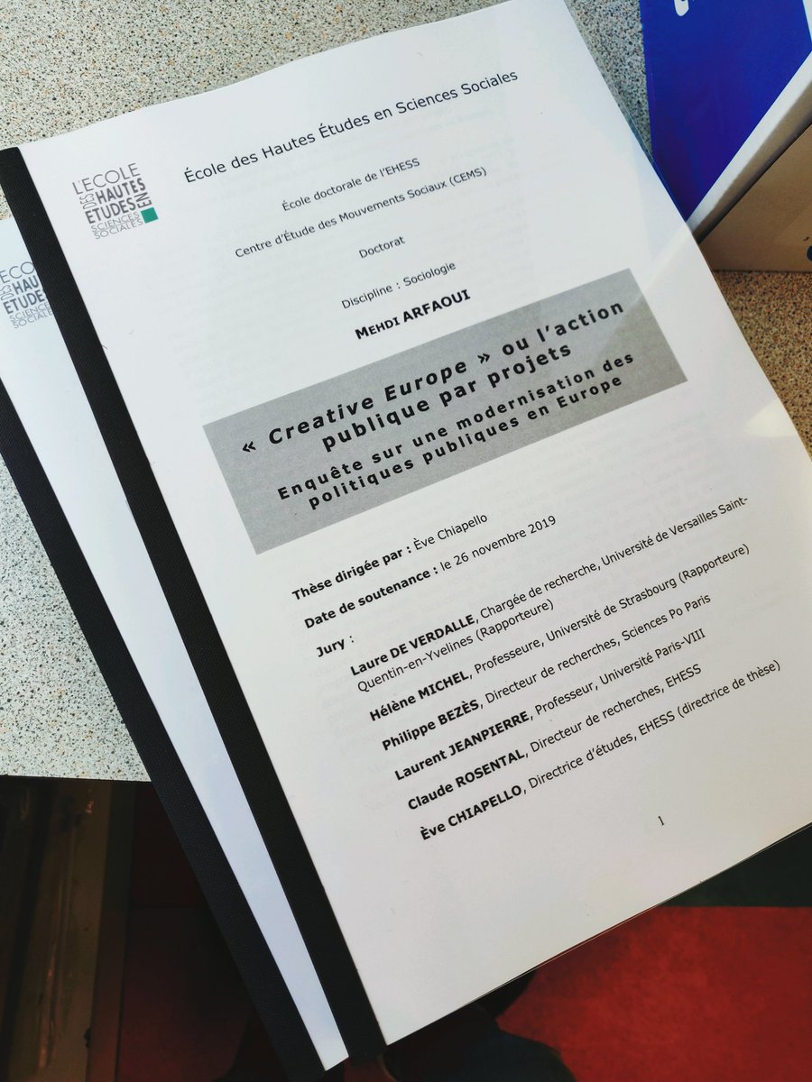 Je voulais le faire depuis longtemps, voici un thread sur la thèse que j'ai soutenue il y a peu.On va parler financement par projets, «néolibéralisation» de l'Union européenne et de ce que la politique culturelle peut nous dire de tout ça (avec des vrais bouts de thèse dedans)!