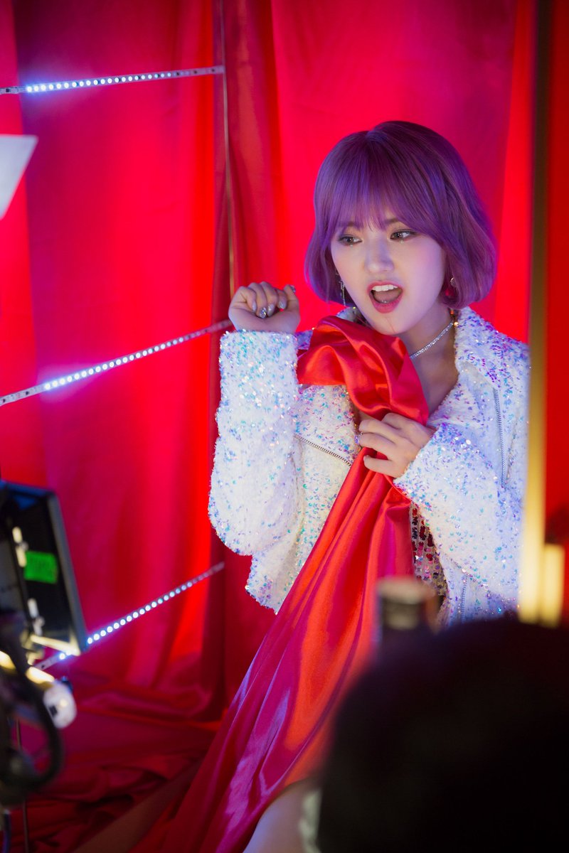 EpisodeBR's tweet photo. 📷] 20.02.20 — Atualização do EPISODE em seu Twitter oficial.

• SOOA por trás das cenas de  gravação para o MV de Debut "Open My Door"

#수아 #에피소드 #SOOA #EPISODE https://t.co/Id74owxqkc
