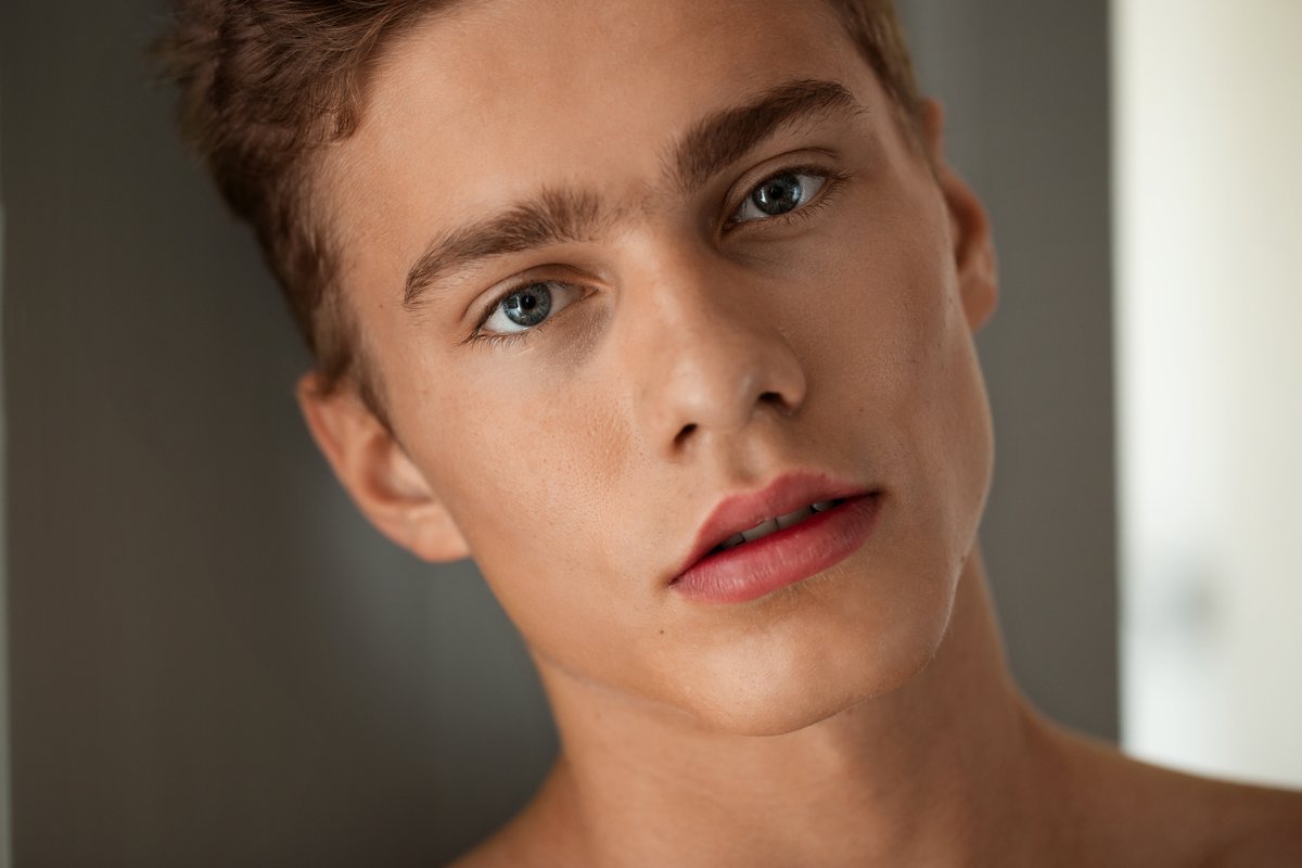 Elio Chalamet from @belamionline is quite the social media butterfly. #hunk...