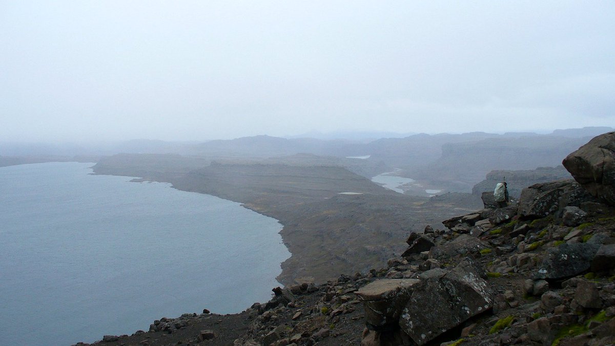 But, when it was nice out, it was amazing. And it was a privilege to visit a place as remote as Kerguelen, where few people had ever set foot, and to be able to explore its geology.(8/n)