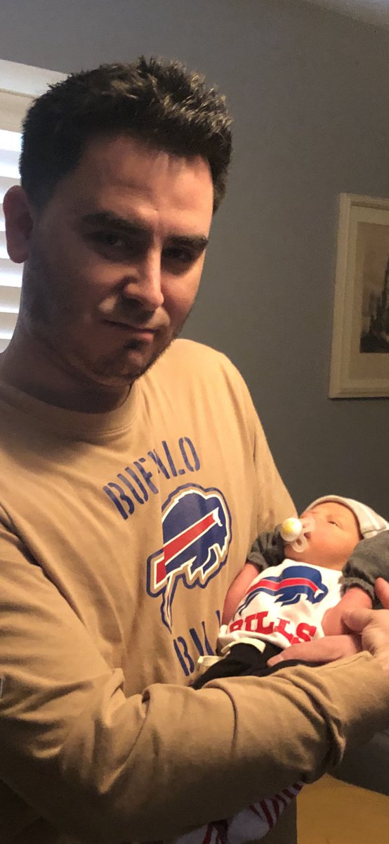 SSM109's tweet photo. @BuffaloBills @horribleharry99 5 days old lets go buffalo https://t.co/peESTlw9PZ