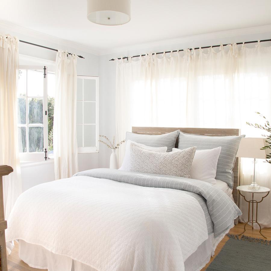 LaylaGrayce's tweet image. Crafted in Portugal, the Ojai Matelasse brings casual comfort to any bed with its relaxed diamond pattern. Lightweight and soft, it offers year-round comfort.

#laylagrayce #graycefulliving #bedroominspiration #bedroom #bedroominspo 

soo.nr/hUH3

20% off through 4/30