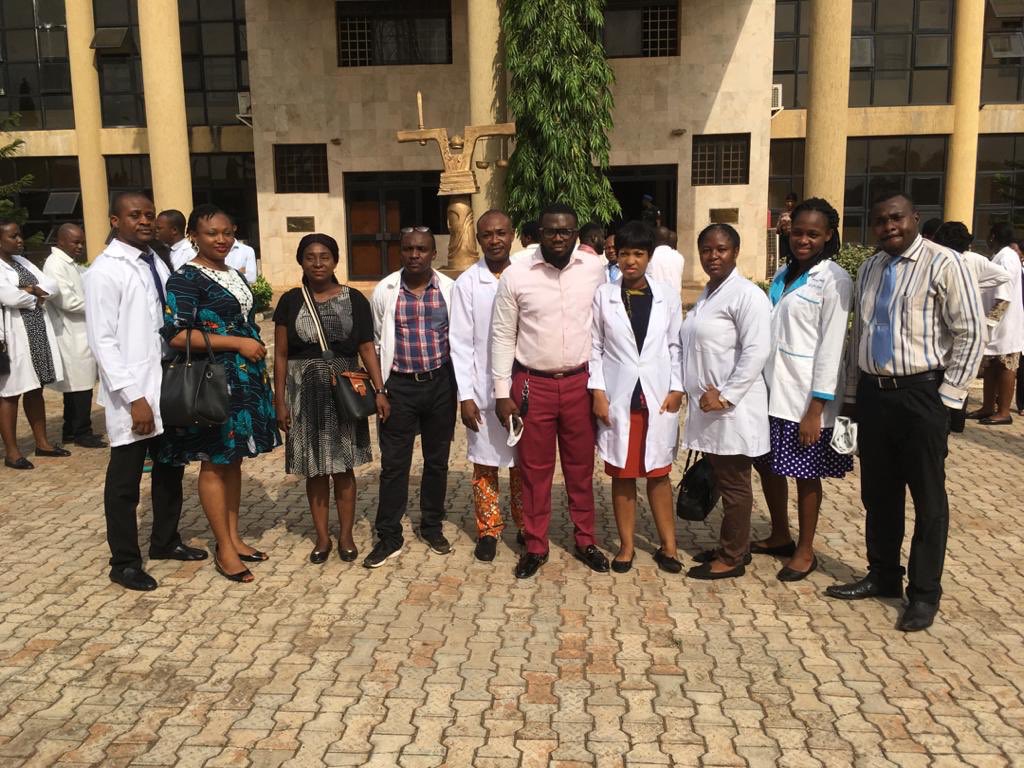 ArdEsuth's tweet photo. Doctors should not be taken to court by Enugu State Government for asking for their wages.
#EnuguDoctorsLivesMatter. @NCDCgov @Fmohnigeria @lindaikeji @MobilePunch @renoomokri @NGRPresident @NGRSenate @EdogaMD @amnesty @AmnestyNigeria @femigbaja https://t.co/rZLQxyw6yq