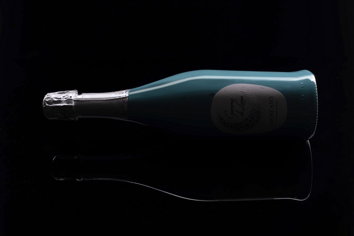 JNACHPHOTO's tweet photo. The photographic side of #wine I love taking shots of #alcohol I never have to say a word. #photography #productphotography @MyVirtualVaca https://t.co/MkQZfV6UmY