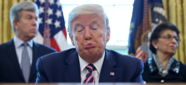 AristeguiOnline's tweet photo. Fabricante de Lysol pide no inyectarse el desinfectante como sugirió Trump para tratar Covid-19 | #Video
https://t.co/VXNtoTb6fl https://t.co/8Rioh7BS49