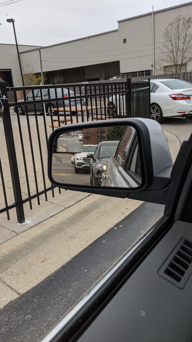 Pucky22's tweet photo. Pulled into @Wendys for a Dave's Double and a Spicy Nuggs and no kidding immediately there were like seven cars behind me. #ItsOn #FreeNuggs https://t.co/x1hxulwl5d
