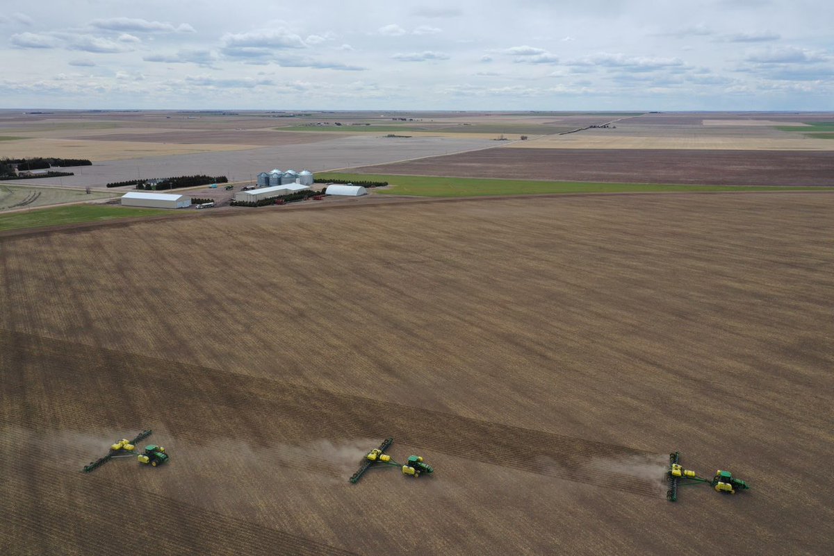 21CenturyEquip's tweet photo. Out in the Field! First time out for our LPB 24 Row Exact Emerge Planter! Ran like a Dream according to our ISG Specialist Troy Randall @superfordman #stillfarming #plant2020 #21stSolutions https://t.co/eJT0dycysx