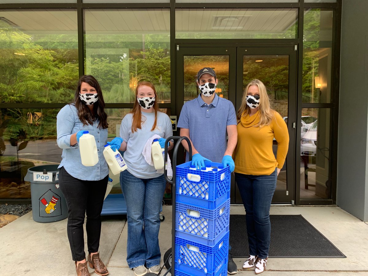 PoweredbyGAMilk's tweet photo. The first stop on the Great Georgia Give tour was a great success. Huge thanks to our partners the Georgia Dairy Farmers, @dfamilk, @kroger, @GaDeptAg, and Centennial Farms Dairy for collaborating to benefit an amazing cause. Next week weโre off to Macon. #farmtofrontlines https://t.co/myNHuLBi3k