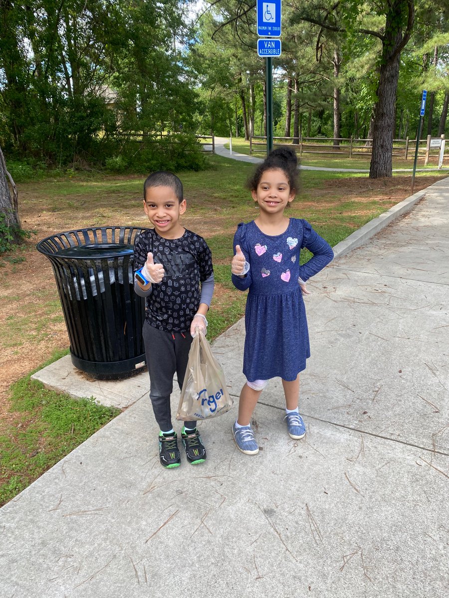 jodi_wokocha's tweet photo. #EarthDay #twodayslate #cleanupthepark https://t.co/a0UjBoCmju