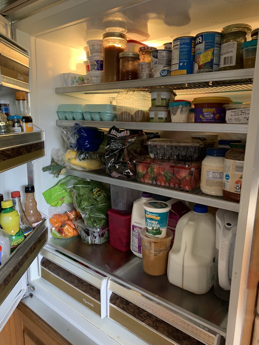 jessicany92's tweet photo. There’s no more room! Shopping just once a week makes it hard to fit everything in when there are 5 of us eating 3 meals a day @ home! #fullfridge https://t.co/z4NyRpOmKV