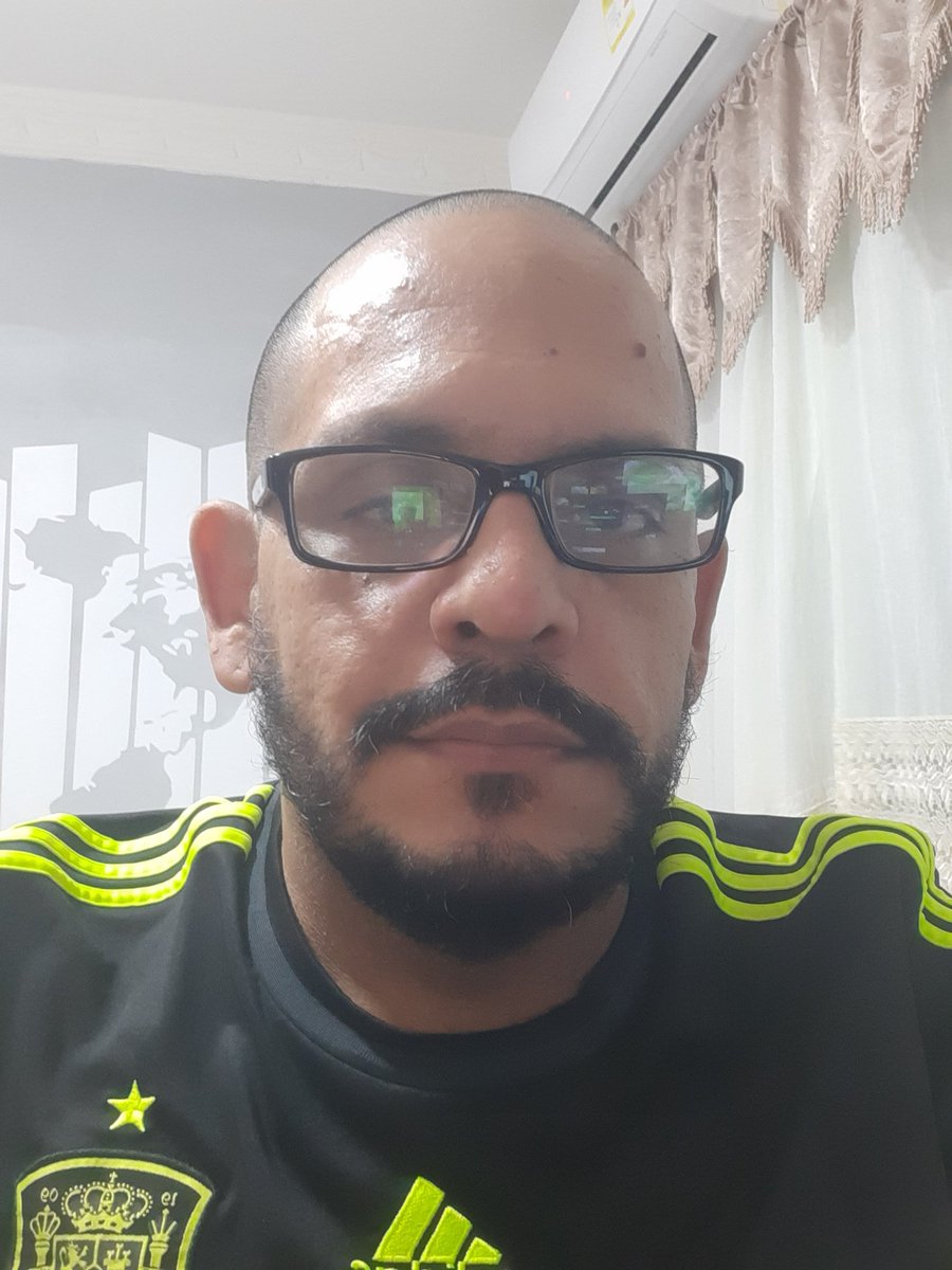 RonLempka's tweet photo. Viernes en cuarentena :( https://t.co/f14llz9Hgp