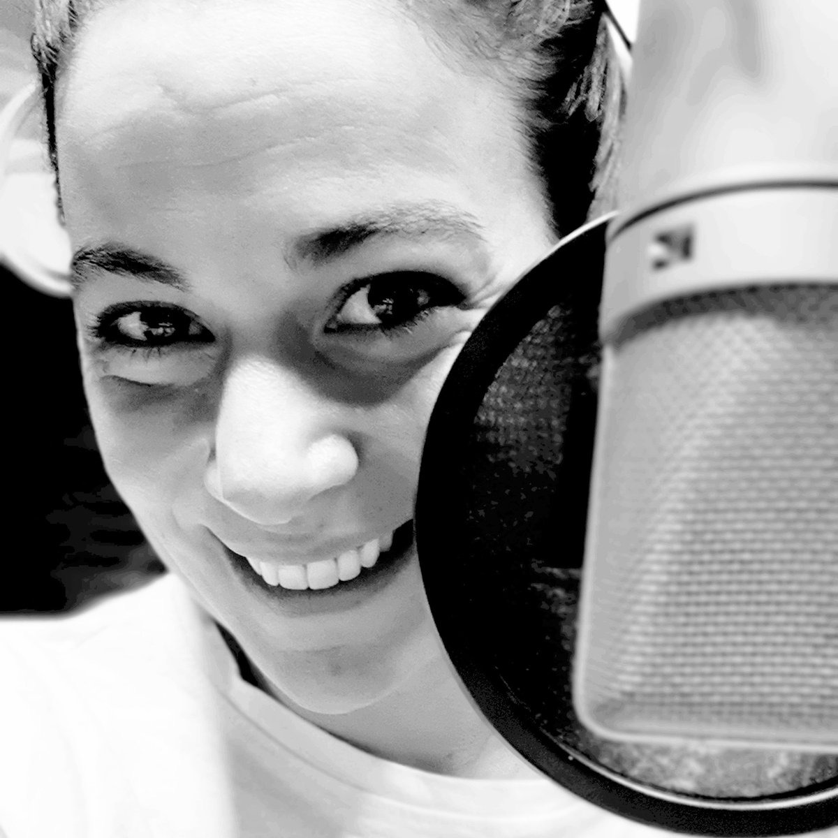 Hasta las 23 por el aire de FM 93.3.
Viernes de cuarentena y día gris combinación perfecta de mate y canciones