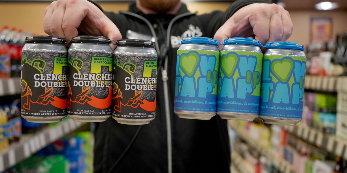 The Beer Buzz is bursting with tropical fruit flavors this week. Two beers from BuckleDown Brewing; vol. 5 of their Clencher series and Luv Tap 2.0 

binnys.com/beerbuzz
