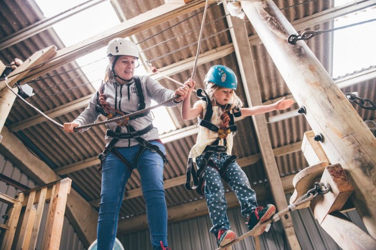 📌 Ocsiwn Arlein - Cyfle olaf📢 
Gwyliau calan i deulu am 2 noson yng Ngwersyll yr Urdd, Llangrannog (2 oedolyn, 2 blentyn) ⛷🏹🌭 

Anfonwch eich bids at post@tarian.cymru NAWR! 
Cau: 1pm, 25 Ebrill. 
Pob ceiniog yn mynd at brynu PPE angherheidiol 🙌 #urdd #Cymru
