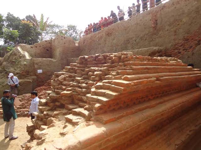 For instance, the Munshiganj Vihara discovered as recently as March 23, 2013 in Bengal is said to have been established in 9th century and was home to 8000 students who came from faraway places like China, Tibet, Nepal and Thailand.