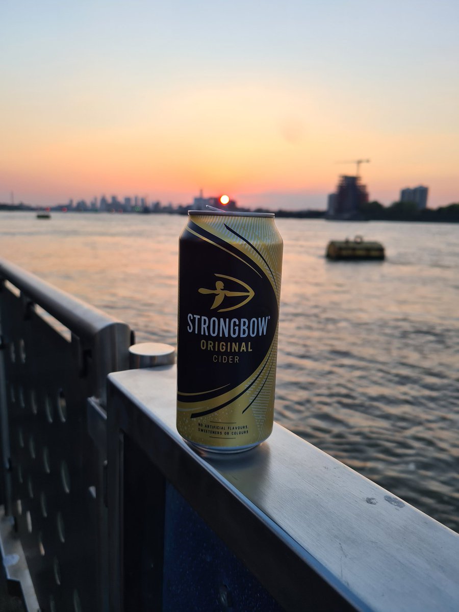 MissPaulaGreen's tweet photo. Enjoying a nice #StrongbowCider by the #Thames ! ππΊ #WoolwichRoyalArsenalPier #Woolwich #WoolwichPier #RoyalArsenal #RoyalArsenalRiverside #RoyalWoolwichRiverside #Riverside https://t.co/ALMT6EzDYQ