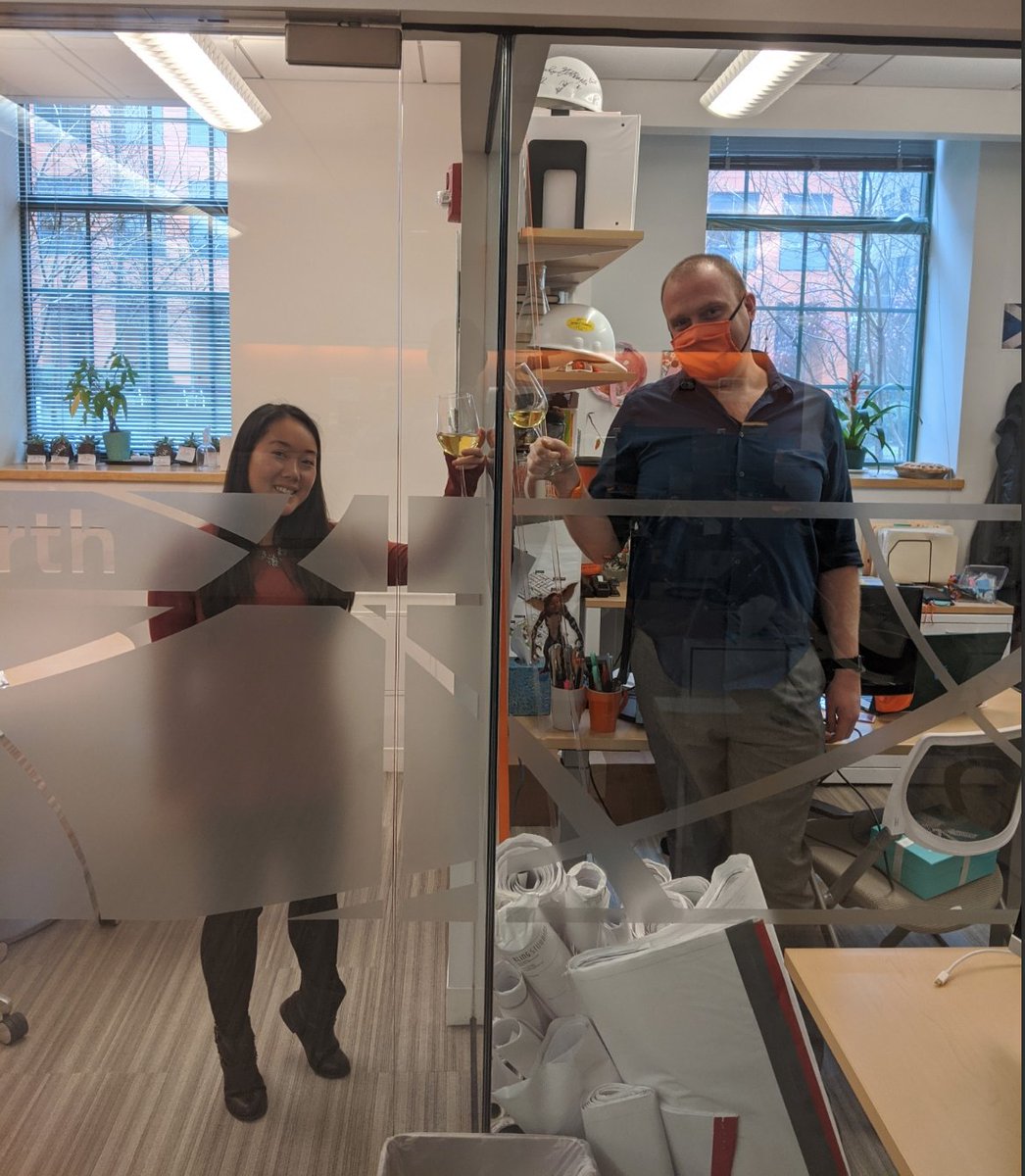 ShaziaMir71's tweet photo. Bottoms Up @labcentral! #TheFridayFeeling on #sofancyFriday @BenWBoston & co ! https://t.co/YqsvEhej5m