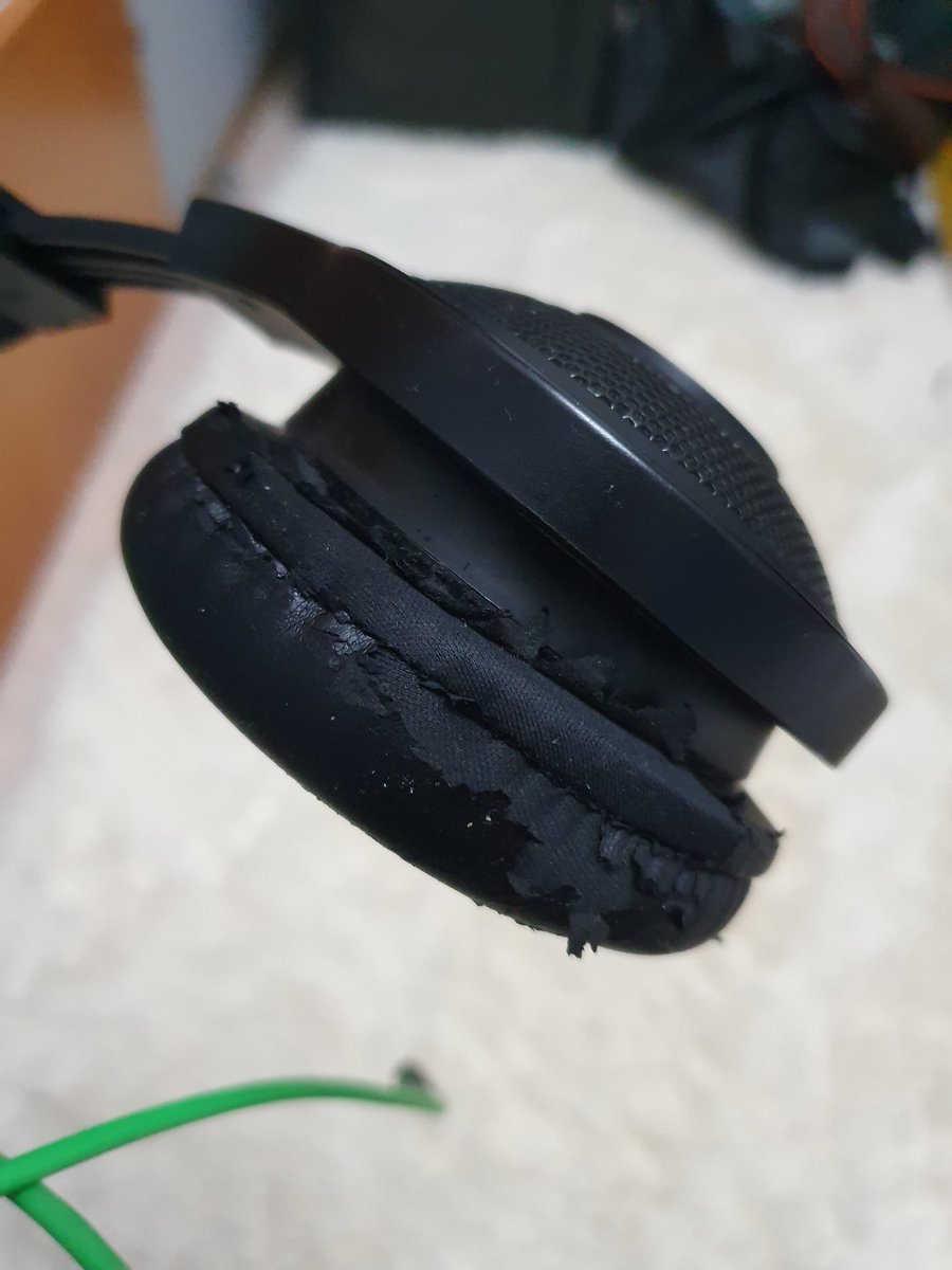 DefendoLP's tweet image. Dat moment wenn seiten auf 0 dein hedset f1ckt