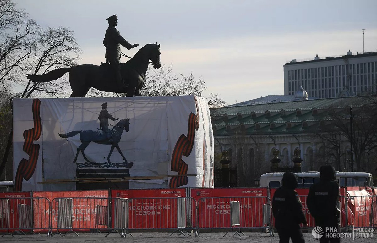 Памятник георгия жукова в москве Памятник георгия жукова в москве