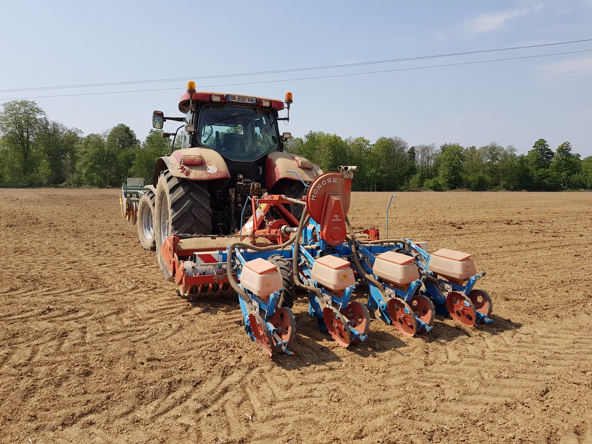 Pierre26244747's tweet photo. Semis de maïs dans la poussières #cequifontlelait#seinemaritime
Pour préparer la production de lait de l hiver 2020 2021#sodiaal https://t.co/xtyCOsdO1o