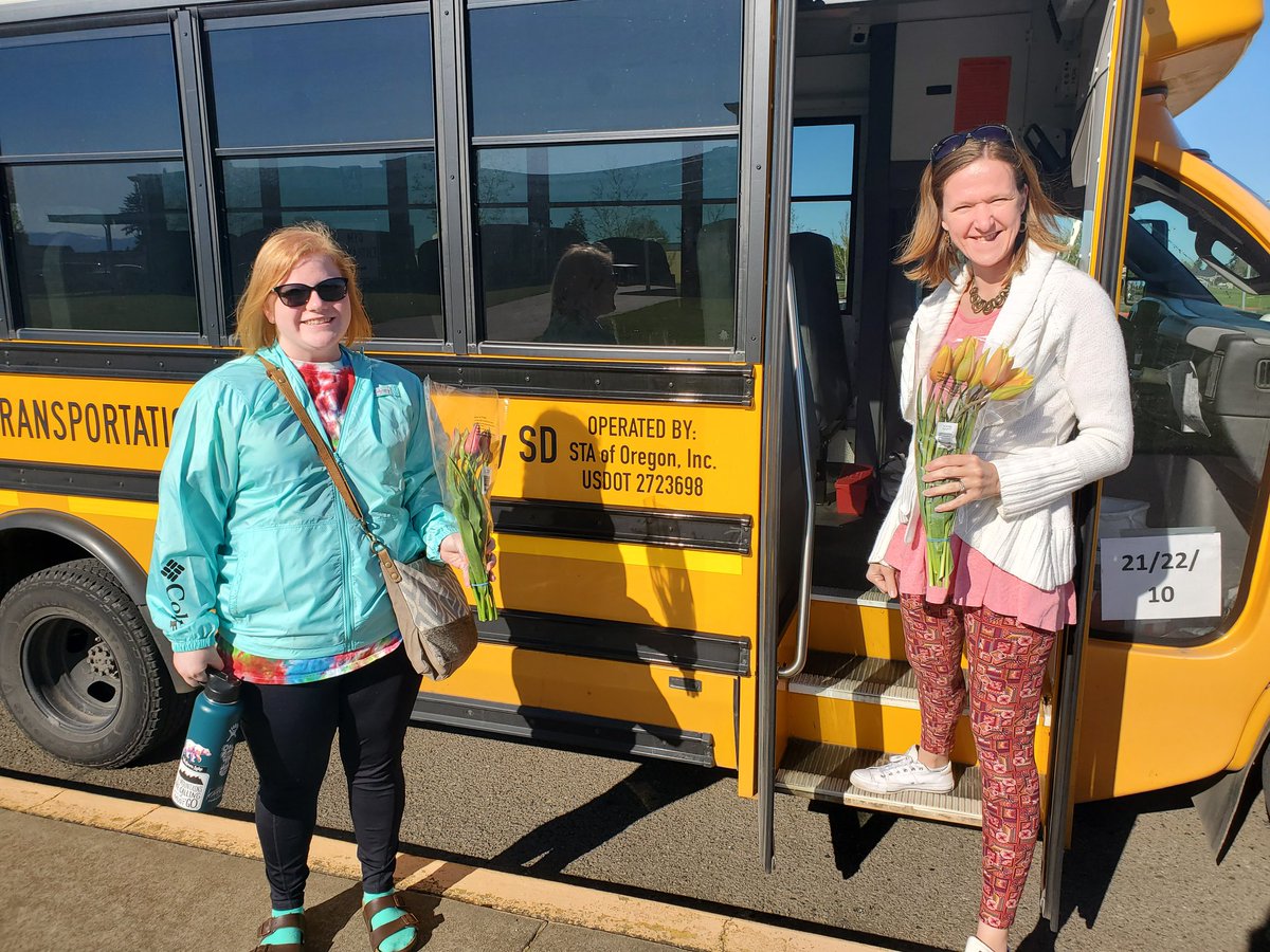 RideSTBus's tweet photo. Thank you, @WoodenShoeTulp, for the flowers gifted to our drivers and the other support staff helping @canbyschools provide meals to local students!
#STAFamily #CanbyProud #SchoolBusHero #MealsOntheBus #DeliveringSmiles #SchoolTransportation #StudentTransportation π·: Canby SD https://t.co/OOKptGPShS