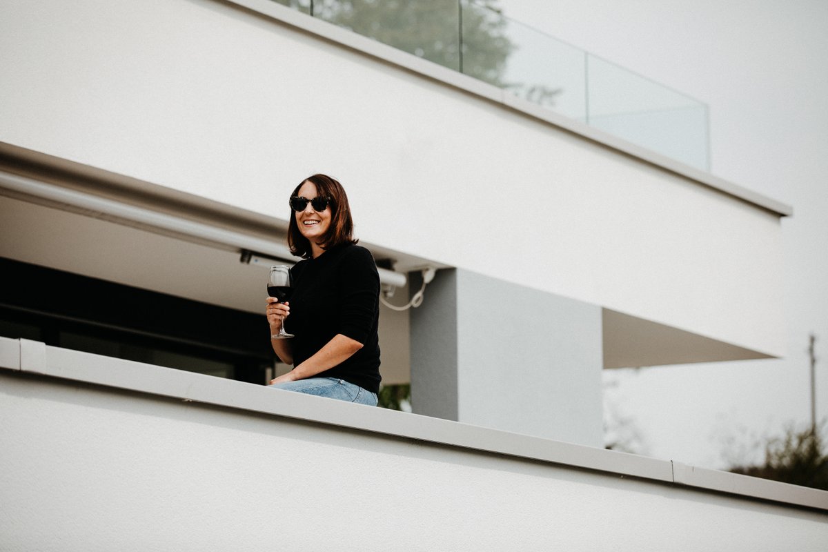 BEMeitschiBlog's tweet image. Wie fast die ganze Schweiz, befindet sich auch die Bärner Meitschi Crew seit Mitte März im Home Office. Unsere Fotografin Anja Zurbrügg hat uns – in nötigem Abstand – mit ihrer Kamera besucht und gewährt einen kleinen Einblick in unser Leben zu Hause.
baerner-meitschi.ch/home-sweet-hom…