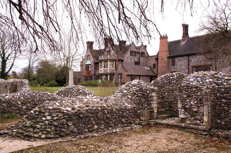 Carrow Priory, Norwich, which I kiddeth thee not, was owned by the Colmans, and next door until last year was a mustard factory.oh yeah Benedictine Nuns, f. 1146, enough left of church to see it had some fancy Early Gothic elements, 2nd largest in Norwich until the friars came.